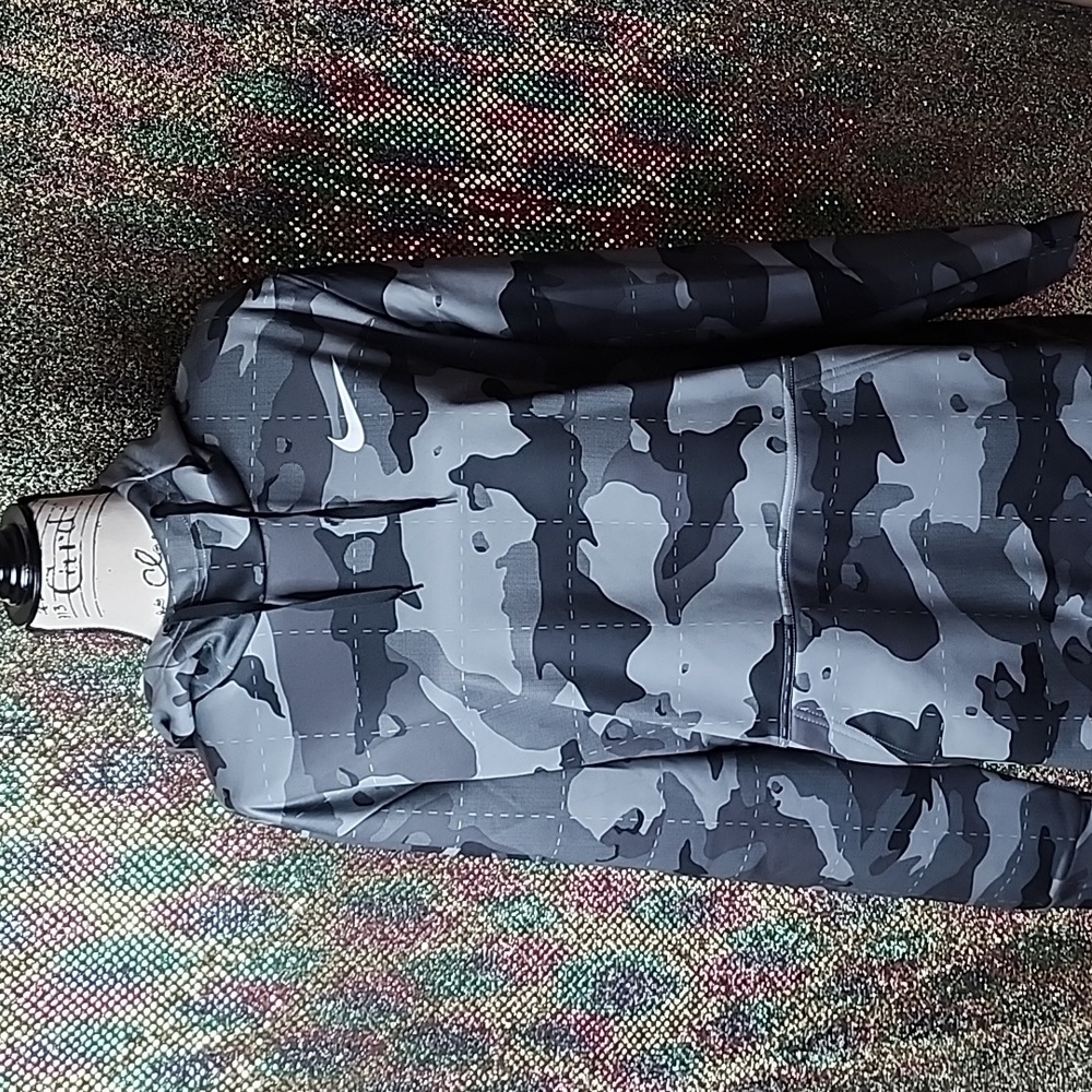 NWOT Nike Therma-Fit Hoodie